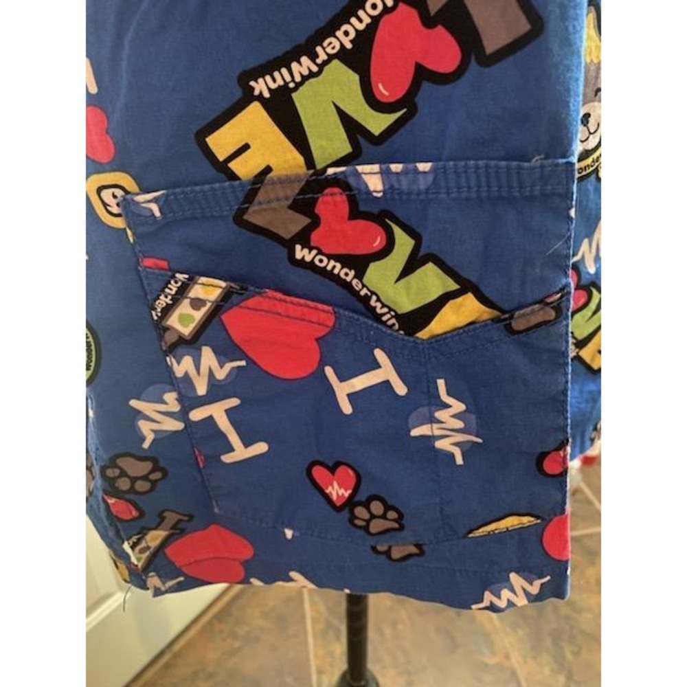 WonderWink Womens Blue Heart Pizza Medical Novelty Print V-Neck Scrub Top Medium - Picture 4 of 7